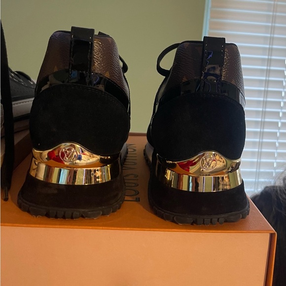 Louis Vuitton Runaway Sneakers - Picture 4 of 4